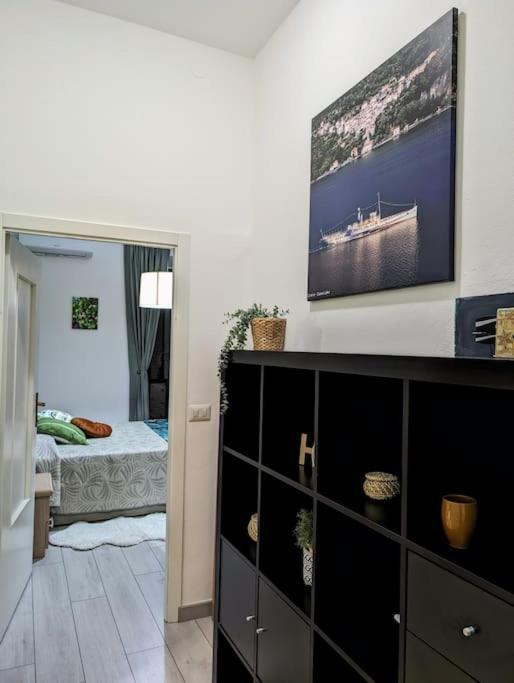 Bright Flat Just 10 Minutes From The City Centre Комо Экстерьер фото