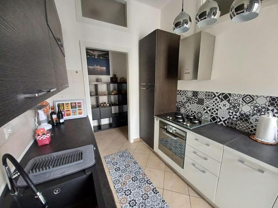 Bright Flat Just 10 Minutes From The City Centre Комо Экстерьер фото