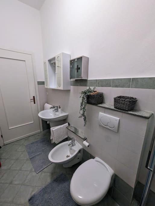 Bright Flat Just 10 Minutes From The City Centre Комо Экстерьер фото